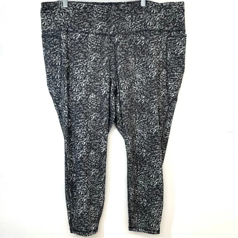 Livi Lane Bryant Pants Activewear 26/28 Pull On Crop Stretch Pockets Soft